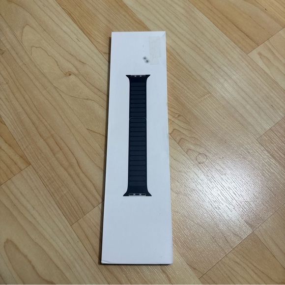 Genuine Apple Watch leather link band black midnight small/medium - Picture 1 of 10